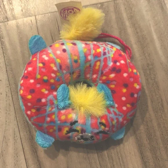 Pikmi Pops!! **4** Pikmi Pops and storage Containers!! Gently used! - Picture 4 of 16